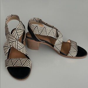 Stylish Black and Tan Women's Open Toe Sandals, Neutral Color - Size 8.5M Shoe